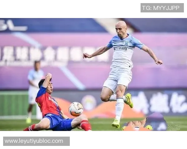 神奇扑救!王大雷在第18分钟成功挡住叶楚贵的近距离头球射门 神奇扑救!王大雷在第18分钟成功挡住叶楚贵的近距离头球射门