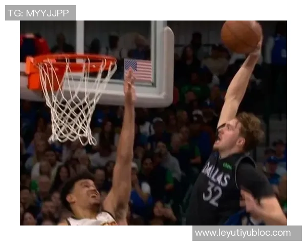 弗拉格激情四溢瞬间爆发隔扣琼斯并向约基奇挥拳庆祝全场沸腾 弗拉格激情四溢瞬间爆发隔扣琼斯并向约基奇挥拳庆祝全场沸腾