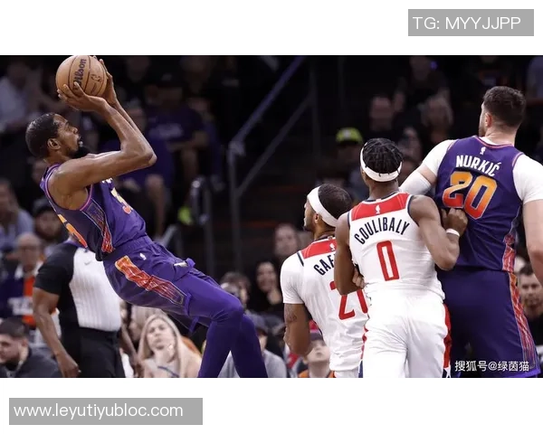 布克强调团队合作的重要性关键时刻每个人都需挺身而出 布克强调团队合作的重要性关键时刻每个人都需挺身而出