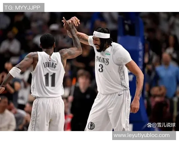 浓眉赛前训练状态良好左臂吊带固定手缠绷带展现积极心态