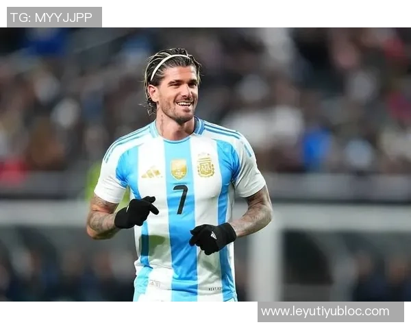 梅西苏牙德保罗齐聚海得拉巴球场包厢观赛引发球迷热议 梅西苏牙德保罗齐聚海得拉巴球场包厢观赛引发球迷热议